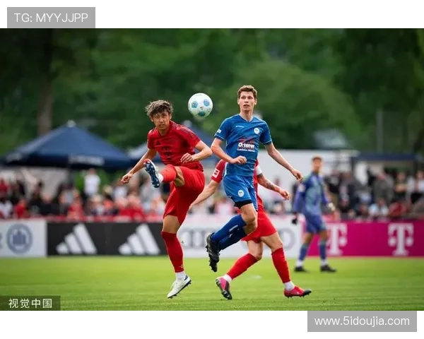 拜仁半场领先三球格雷罗建功